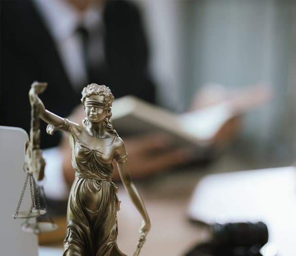 Contacte con Maiztegui Abogados en Ferrol