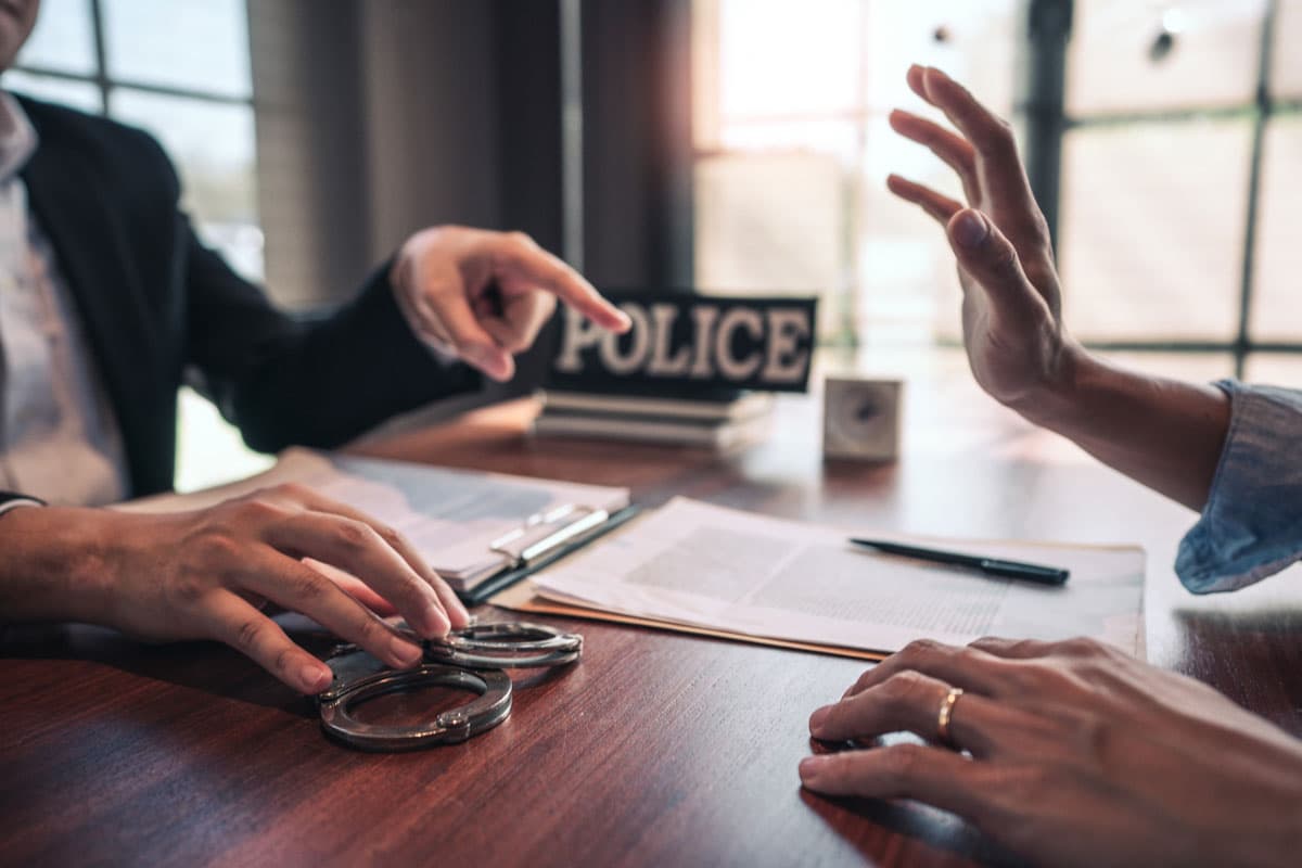 Defienda sus derechos con nuestros abogados penalistas